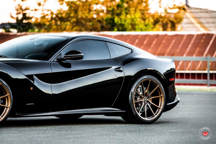 Детали экстерьера Ferrari F12berlinetta on Vossen Wheels (M-X2) 2019 года  (фото 5 из 15)